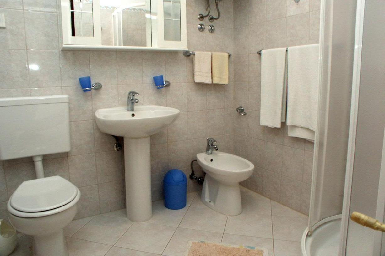 Apartments By The Sea Duga Luka - Prtlog, Labin - 2367 Drenje  エクステリア 写真